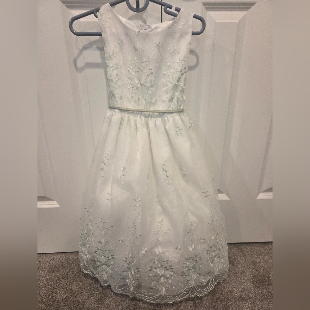 Elegant White Floral Dress